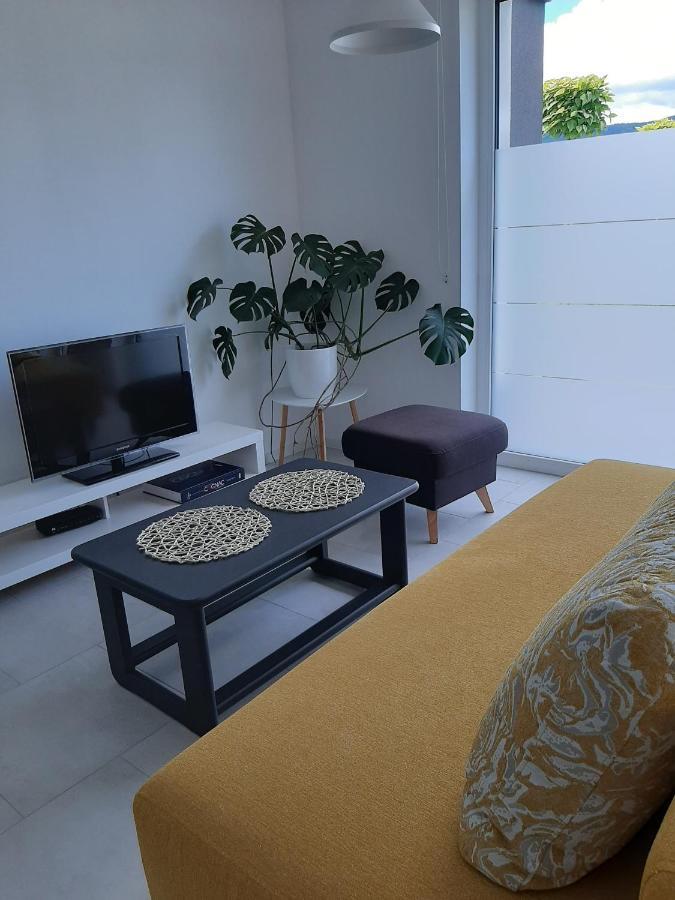 Green Bee Apartment Lesce  Exteriér fotografie